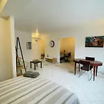 Stylish Montreal Apartment: Comfortable Stay In The Golden Square Mile