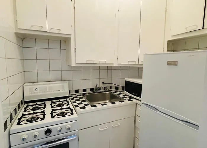 Stylish Montreal Apartment: Comfortable Stay In The Golden Square Mile