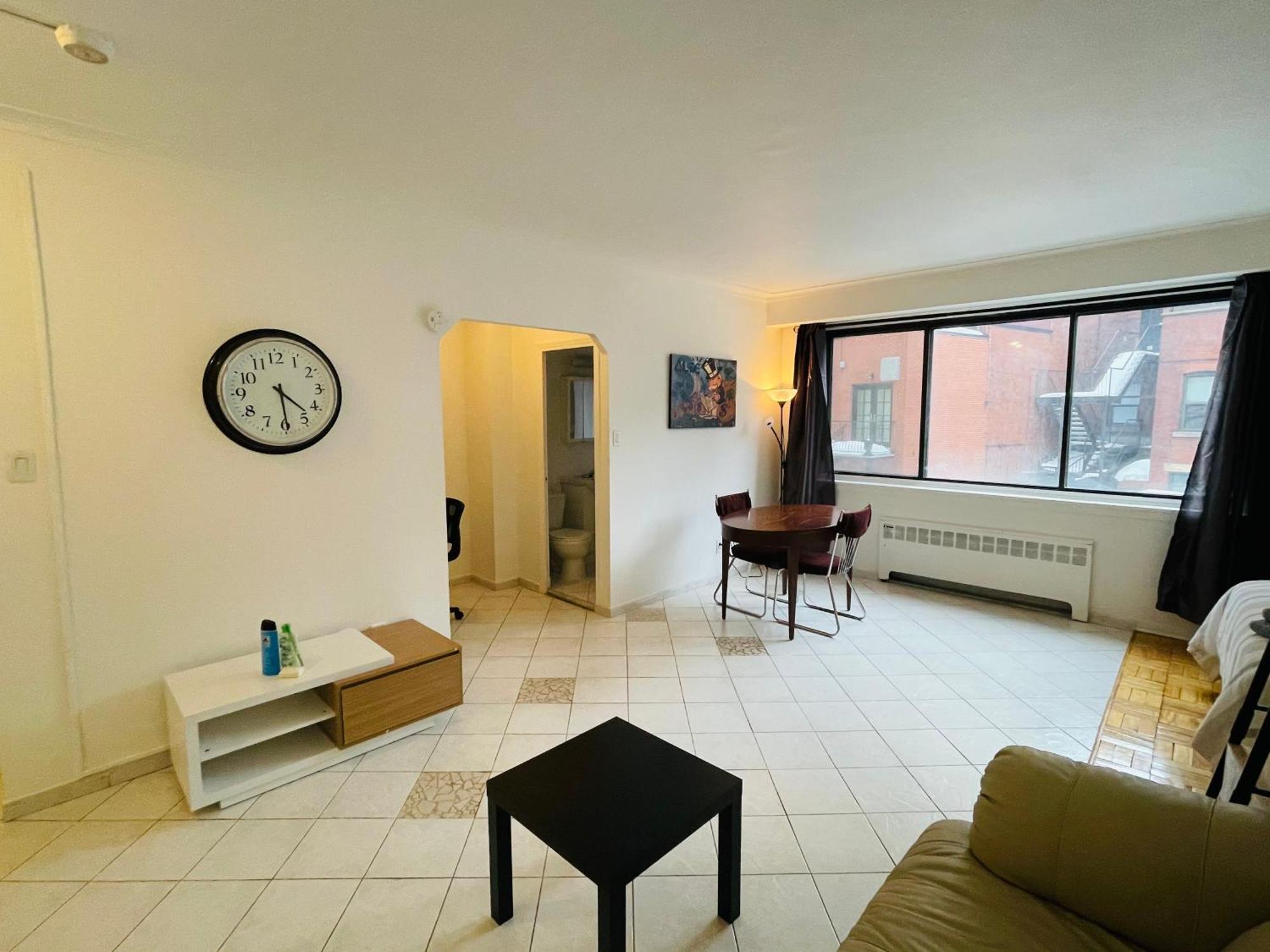 Stylish Apartment: Comfortable In The Golden Square Mile Appartement *